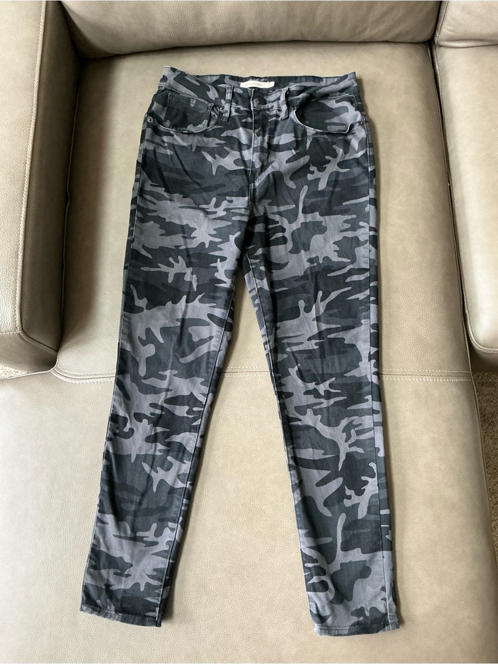 Levi's Women's Gray Camo Skinny Jeans